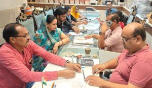 Jalaun News:सोना-चांदी सस्ते होने से त्योहारी खरीदारी की बढ़ी उम्मीद – Hopes For Festive Shopping Rise As Gold And Silver Become Cheaper